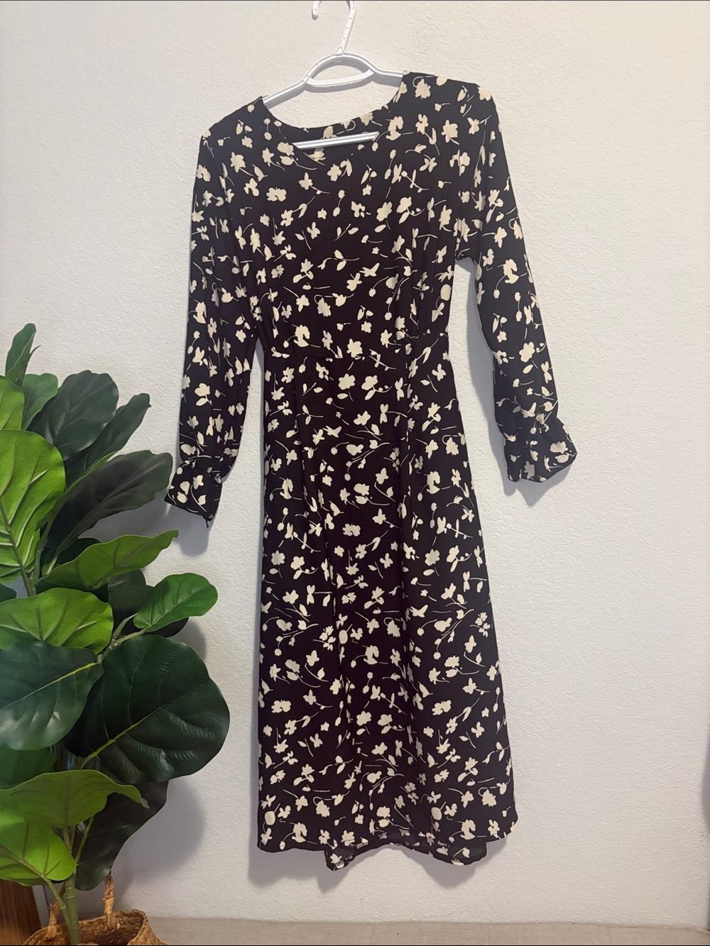 Black Floral Long-Sleeve Midi Dress - Classic Cream floral Print tie back waist